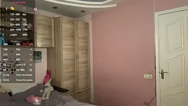 Snapshot of FridaAaberg chatting on 11/24/25, 07:52 FridaAaberg online show from 11/24/25, 07:52