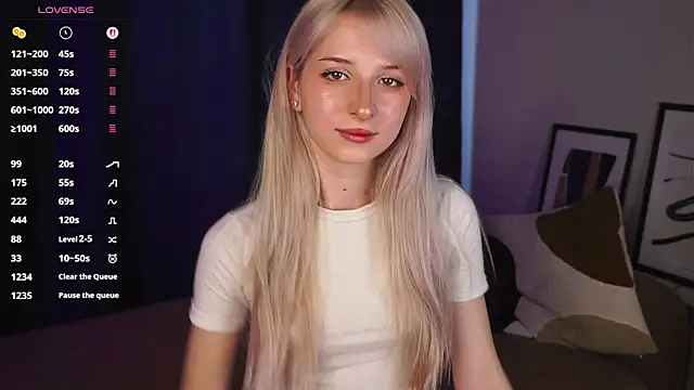 Snapshot of FridaAaberg chatting on 09/26/25, 07:26 FridaAaberg online show from 09/26/25, 07:26