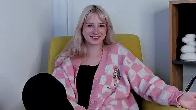 Snapshot of FridaAaberg chatting on 09/17/25, 08:49 FridaAaberg online show from 09/17/25, 08:49