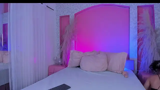 Snapshot of Peytonn_Monroe chatting on 12/15/25, 08:03 Peytonn Monroe online show from 12/15/25, 08:03