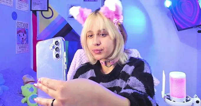 NekoWaifu online show from 11/09/25, 09:41