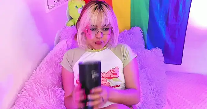 NekoWaifu online show from 11/05/25, 01:36