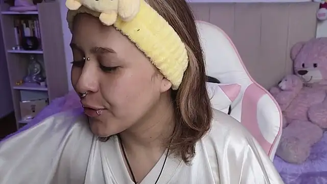 Snapshot of NekoWaifu chatting on 05/12/26, 02:34 NekoWaifu online show from 05/12/26, 02:34