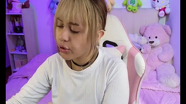 NekoWaifu online show from 04/09/26, 01:39