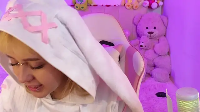 NekoWaifu online show from 03/04/26, 01:52