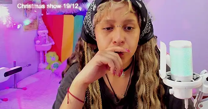 NekoWaifu online show from 12/18/25, 01:59