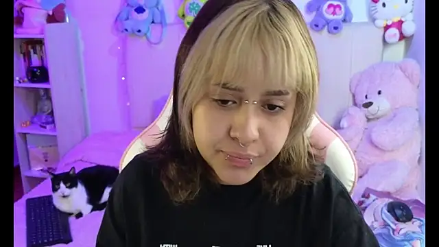 NekoWaifu online show from 04/08/26, 01:01