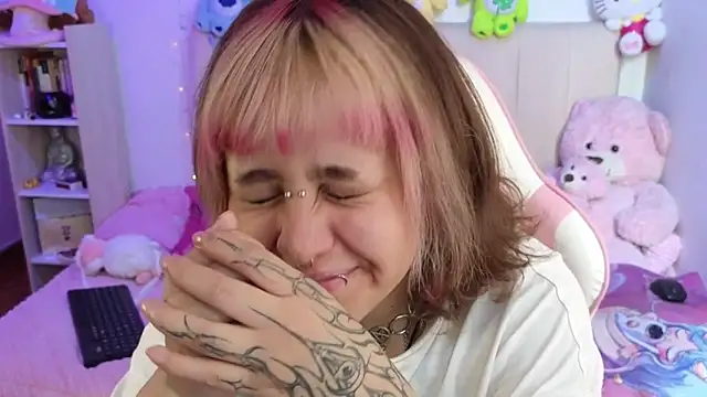 NekoWaifu online show from 04/14/26, 02:11