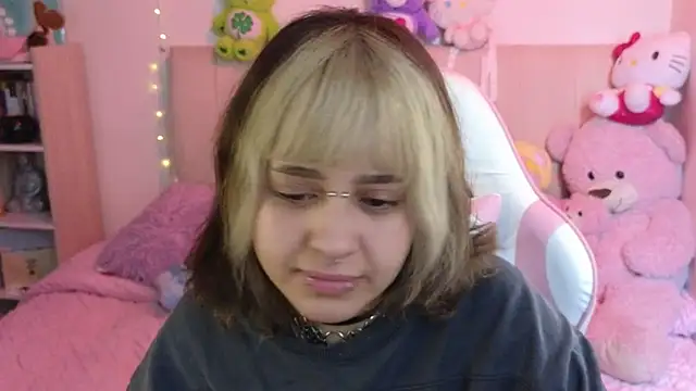 NekoWaifu online show from 04/01/26, 02:36