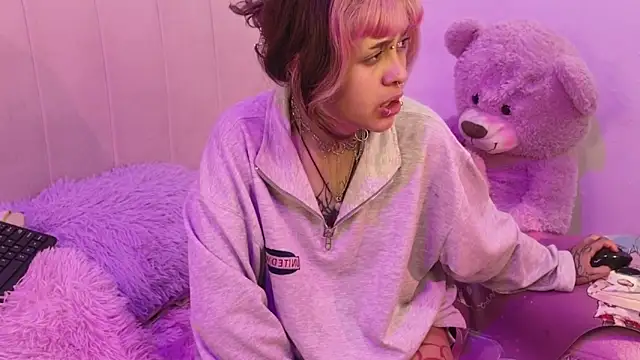 NekoWaifu online show from 04/15/26, 01:48