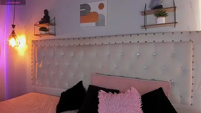 sophiee09  online show from 04/17/26, 02:09