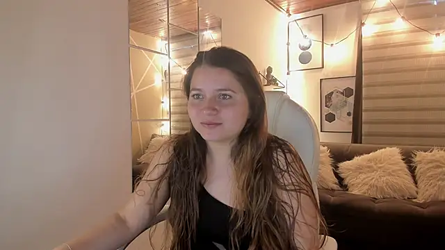 Snapshot of sophiee09_ chatting on 10/13/25, 03:13 sophiee09 online show from 10/13/25, 03:13