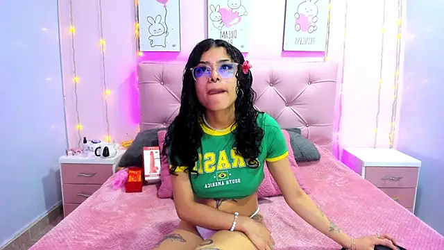 Snapshot of Issaa_Tyler chatting on 12/16/25, 06:34 Issaa Tyler online show from 12/16/25, 06:34