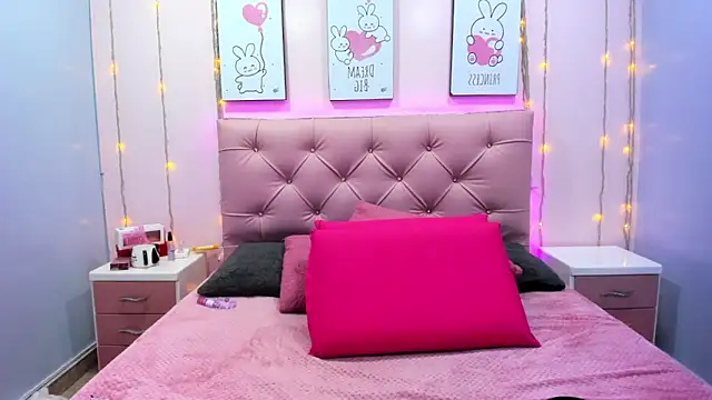 Snapshot of Issaa_Tyler chatting on 11/28/25, 04:23 Issaa Tyler online show from 11/28/25, 04:23