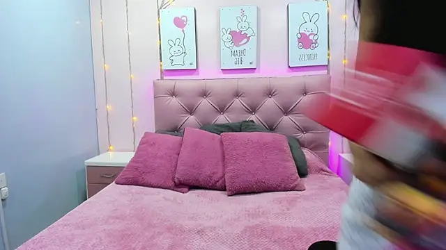 Snapshot of Issaa_Tyler chatting on 10/25/25, 03:06 Issaa Tyler online show from 10/25/25, 03:06