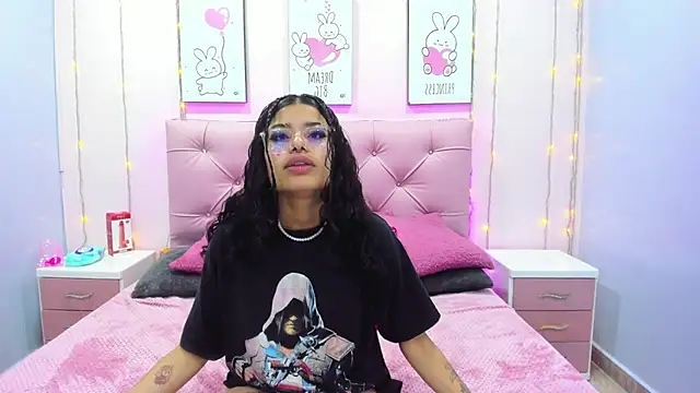 Snapshot of Issaa_Tyler chatting on 11/06/25, 02:59 Issaa Tyler online show from 11/06/25, 02:59