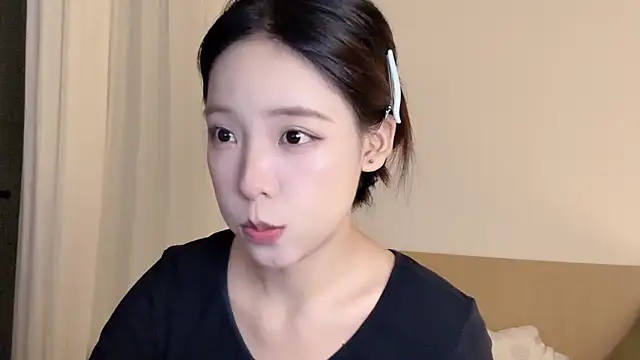 Snapshot of Meng_777 chatting on 10/16/25, 12:02 Meng 777 online show from 10/16/25, 12:02