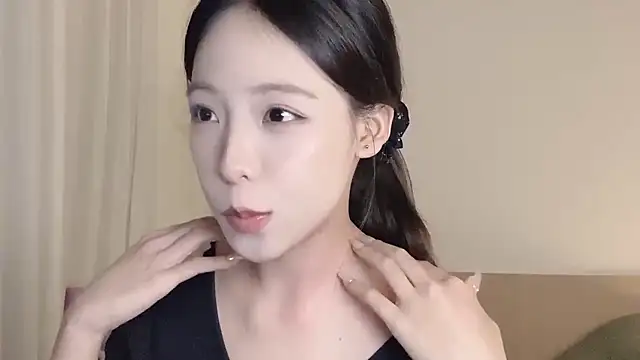 Snapshot of Meng_777 chatting on 10/31/25, 02:13 Meng 777 online show from 10/31/25, 02:13