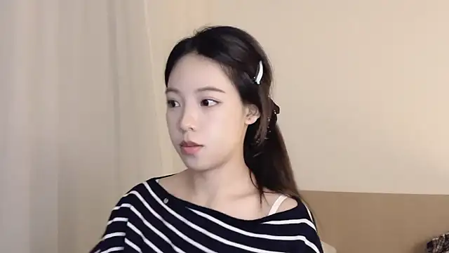 Snapshot of Meng_777 chatting on 10/25/25, 12:17 Meng 777 online show from 10/25/25, 12:17