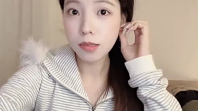 Snapshot of Meng_777 chatting on 11/18/25, 11:02 Meng 777 online show from 11/18/25, 11:02