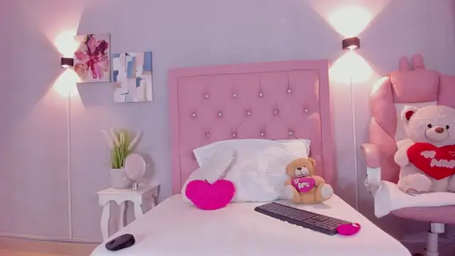 Snapshot of InnocentVibes chatting on 10/24/25, 09:58 InnocentVibes online show from 10/24/25, 09:58