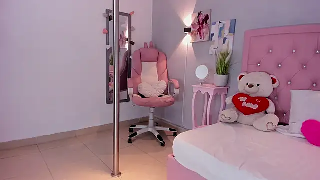 Snapshot of InnocentVibes chatting on 11/06/25, 04:38 InnocentVibes online show from 11/06/25, 04:38