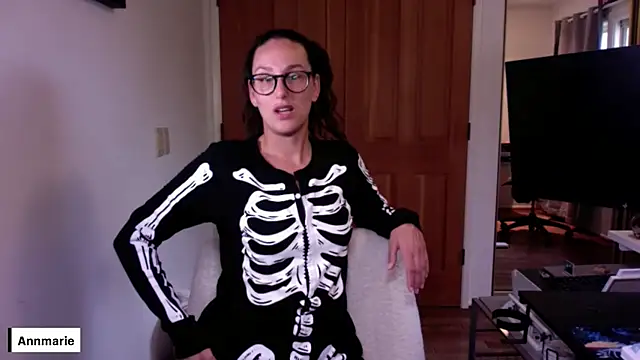 annmarieferrara online show from 10/03/25, 04:08