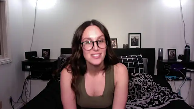 annmarieferrara online show from 12/18/25, 03:44