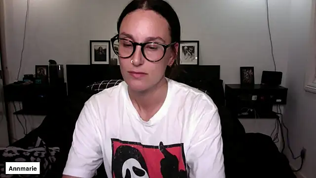 annmarieferrara online show from 10/31/25, 02:41