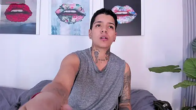 Girls inlove online show from 10/09/25, 11:44
