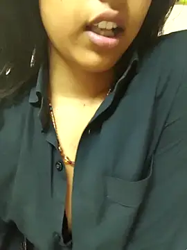 Snapshot of reetika6375 chatting on 01/17/26, 08:56 reetika6375 online show from 01/17/26, 08:56