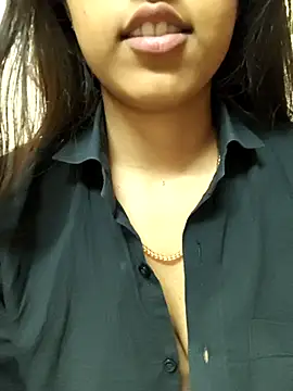 Snapshot of reetika6375 chatting on 02/12/26, 02:55 reetika6375 online show from 02/12/26, 02:55