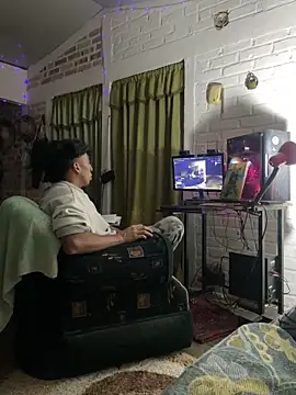 Snapshot of sky-wolves chatting on 09/16/25, 01:06 sky-wolves online show from 09/16/25, 01:06