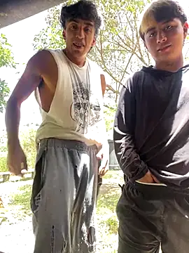 Snapshot of sky-wolves chatting on 09/27/25, 04:35 sky-wolves online show from 09/27/25, 04:35