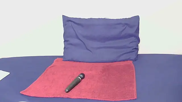 Serafynn online show from 11/30/25, 11:22