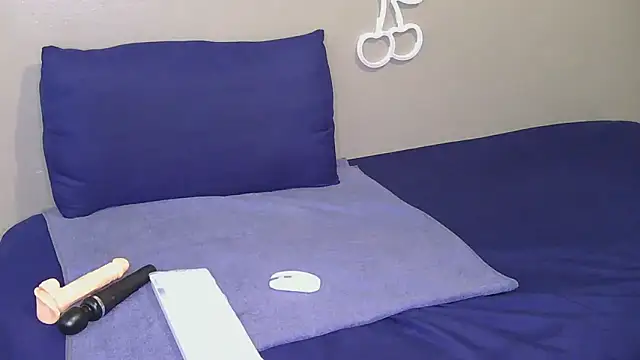 Serafynn online show from 12/23/25, 09:52