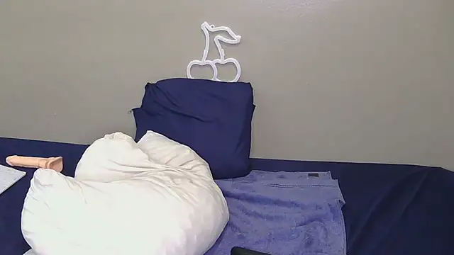 Serafynn online show from 12/05/25, 07:23