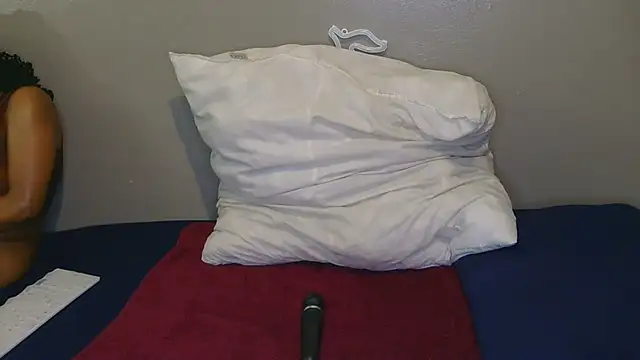 Serafynn online show from 11/26/25, 05:51