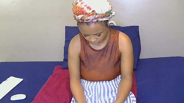 Serafynn online show from 11/27/25, 10:37