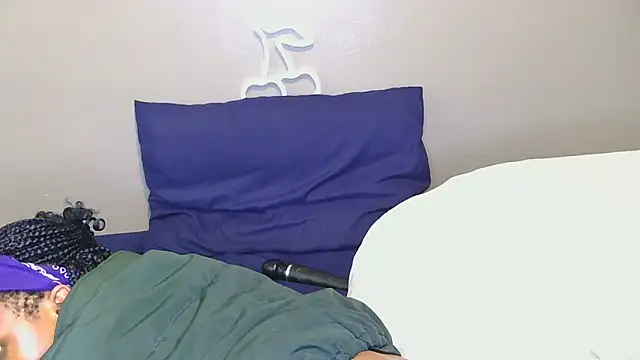 Serafynn online show from 12/01/25, 05:14