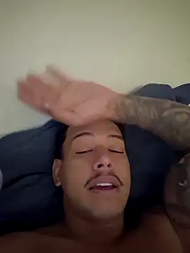 maicon9339 online show from 11/08/25, 02:42