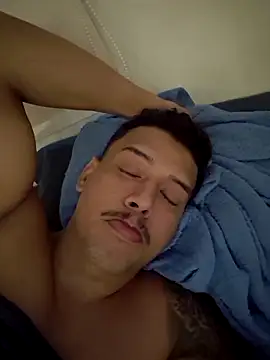 maicon9339 online show from 10/27/25, 05:36