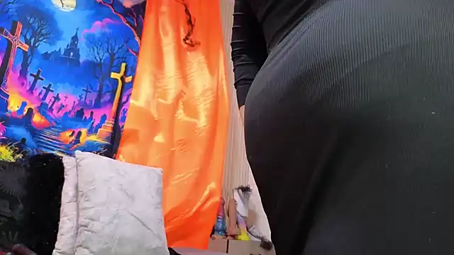 sofiagutierrez   online show from 10/11/25, 03:07