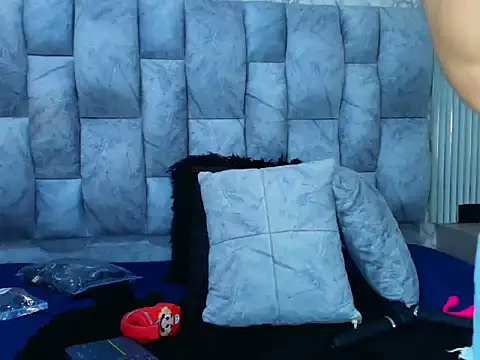 sofiagutierrez   online show from 09/28/25, 01:56