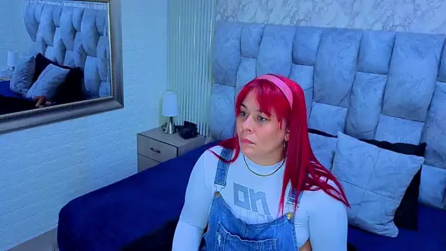 sofiagutierrez   online show from 12/17/25, 04:28