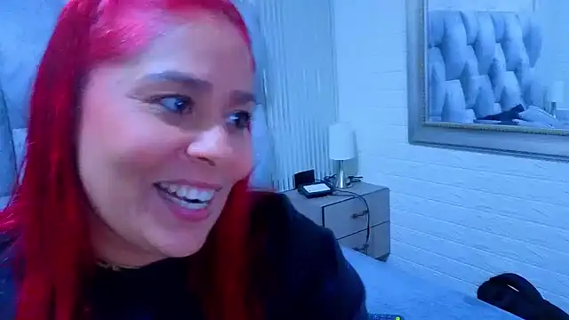 sofiagutierrez   online show from 11/12/25, 10:46