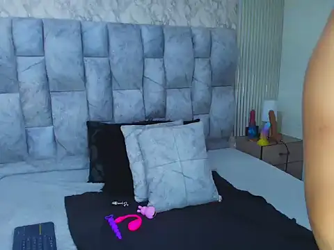 sofiagutierrez   online show from 10/03/25, 03:20