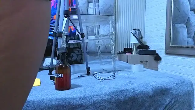 sofiagutierrez   online show from 10/19/25, 03:48