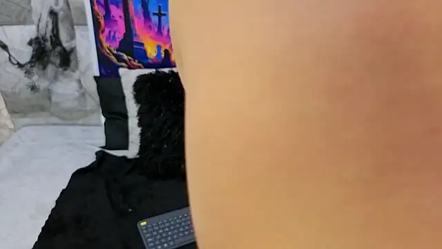 sofiagutierrez   online show from 10/28/25, 03:40