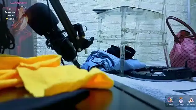 sofiagutierrez   online show from 11/27/25, 03:34